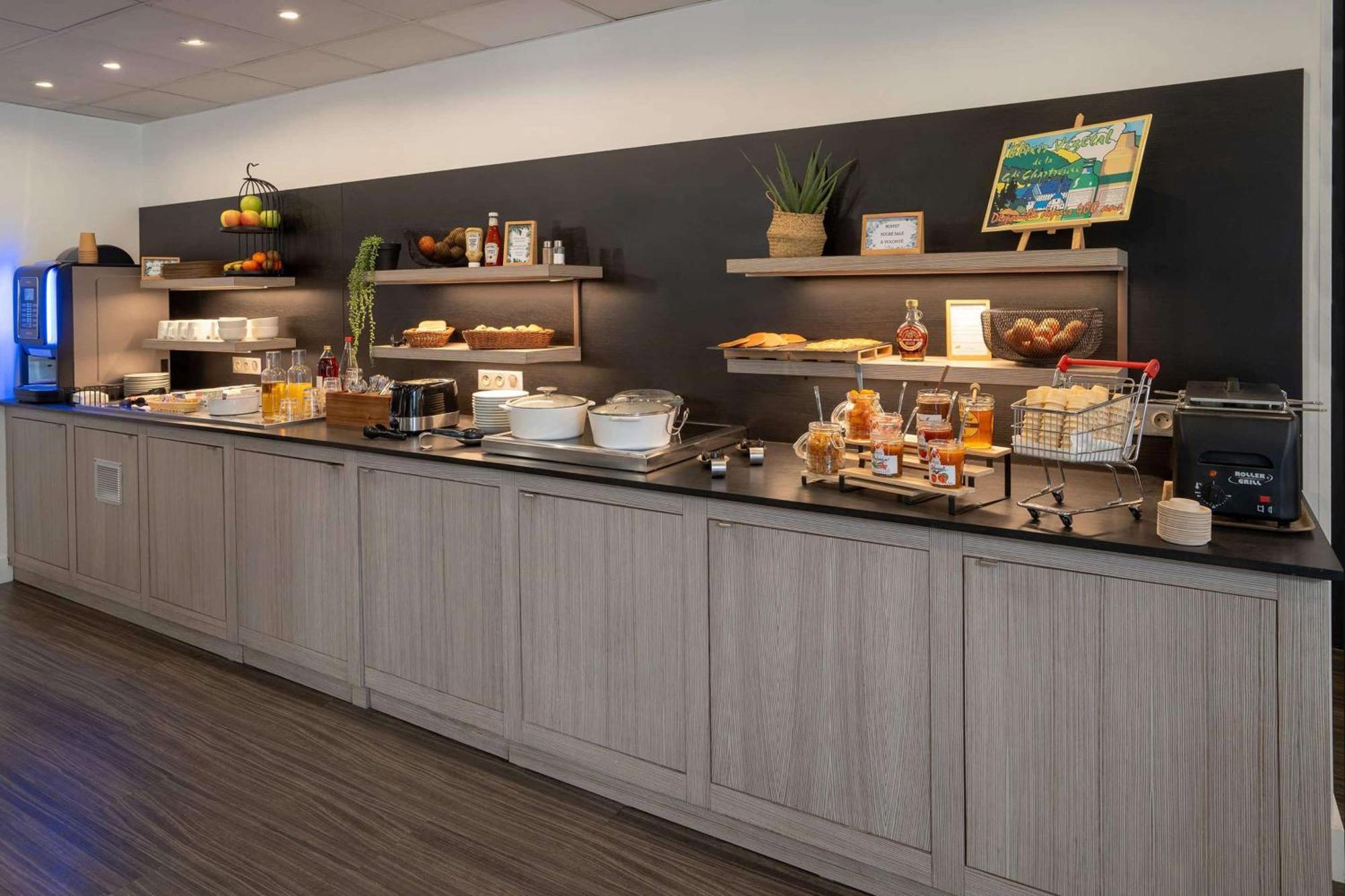 Western Centre Hotel 3*